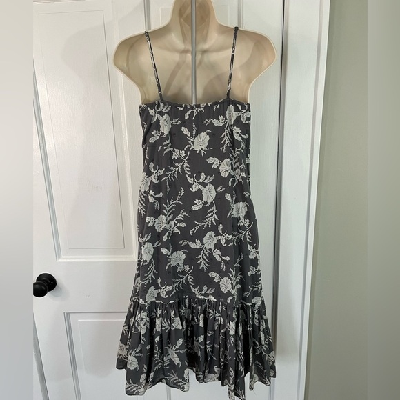 GAP Gray White Floral Pleated Ruffle Trim Shift Dress Spaghetti Strap Hawaiian 4 - Picture 6 of 13